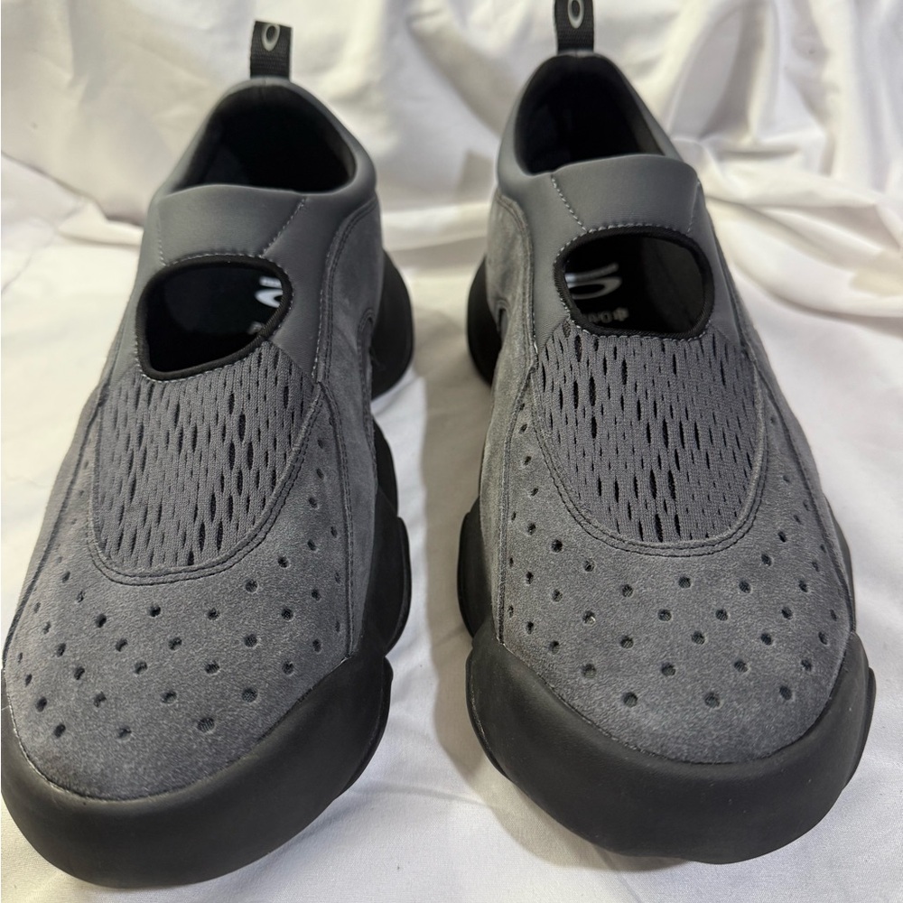 Oakley factory team Flesh Sandal (Men)Size 13
Oakley Factory Team Color: Asphalt
